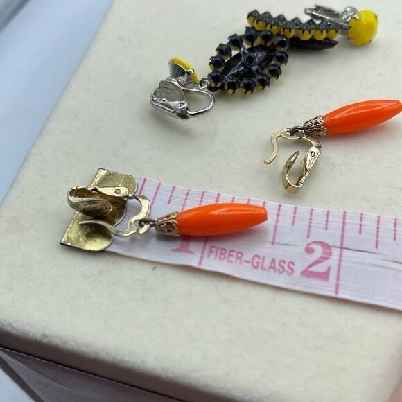 Two pair of Vintage Fab clip style earrings - Picture 6 of 8